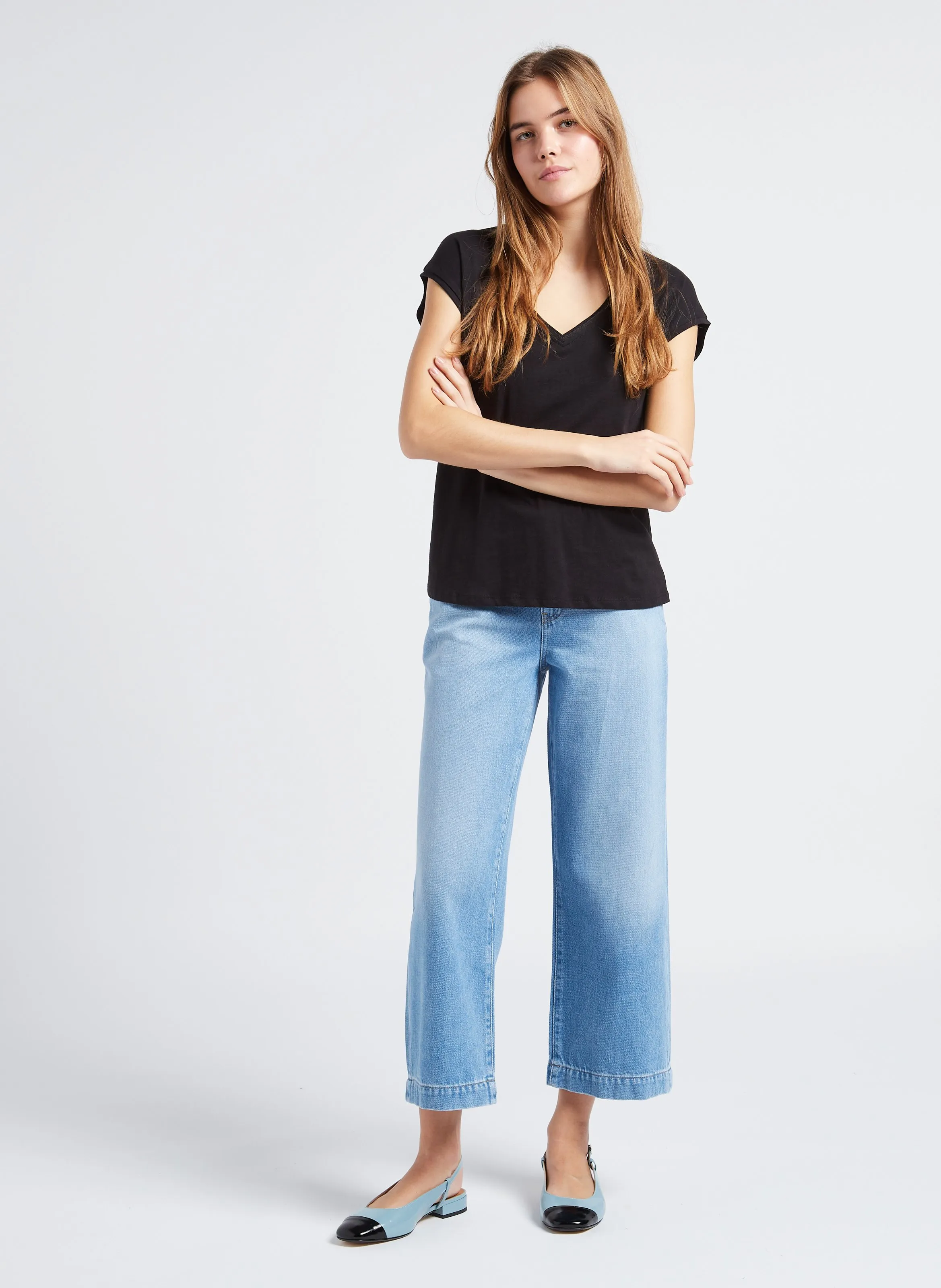 MAISON 123 DOLCE - Camiseta de algodón con cuello de pico en negro