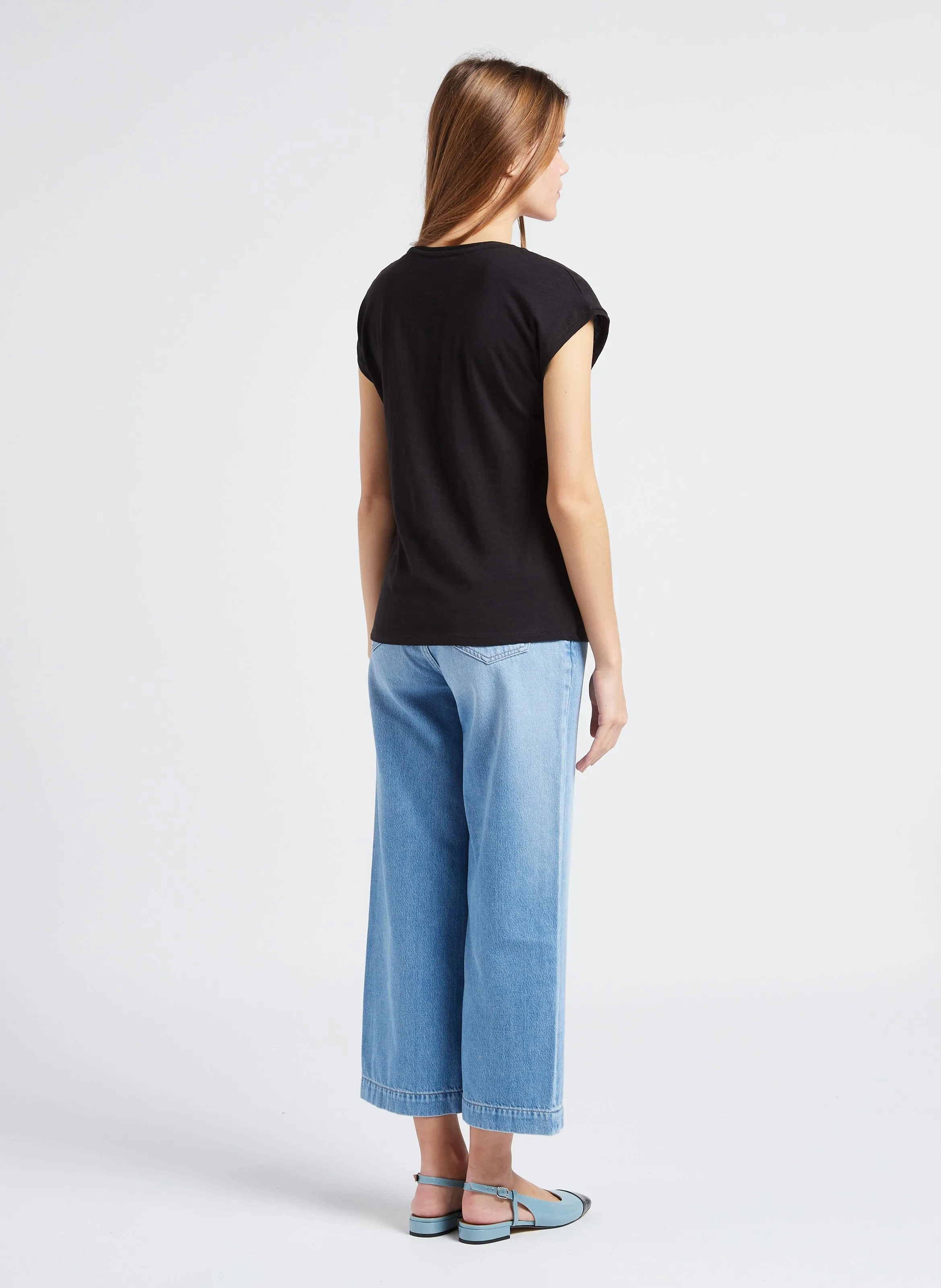 MAISON 123 DOLCE - Camiseta de algodón con cuello de pico en negro